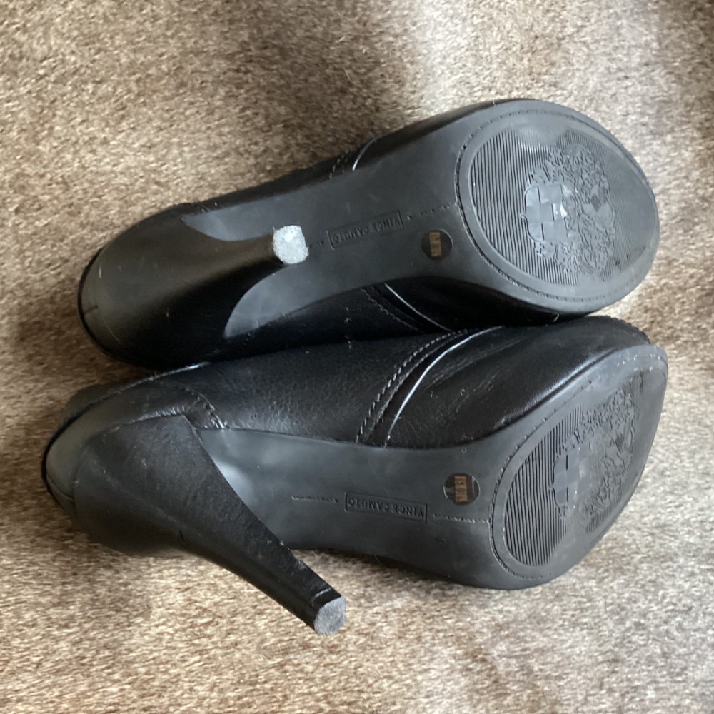 Vince Camuto Black Leather Heels - Picture 4 of 11